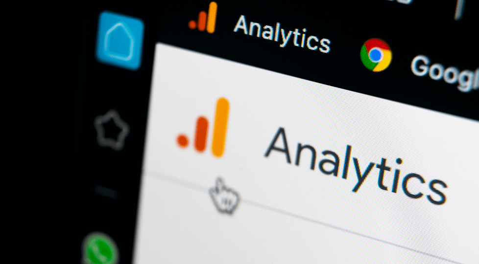 Google Analyticsの画面が表示されている写真。
